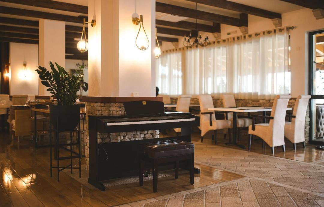 Hotel Marshal Niksic Exterior foto